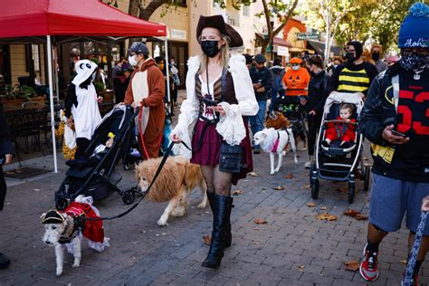 Sunnyvale hosts Halloween Costume Collection and Swap